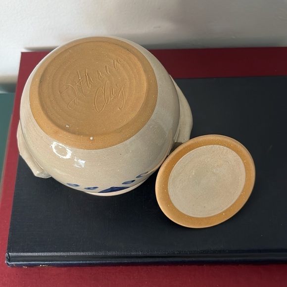 Handmade Stoneware Country Cottage Garlic Keeper w/ Blue Heart Design Signed - Picture 8 of 9